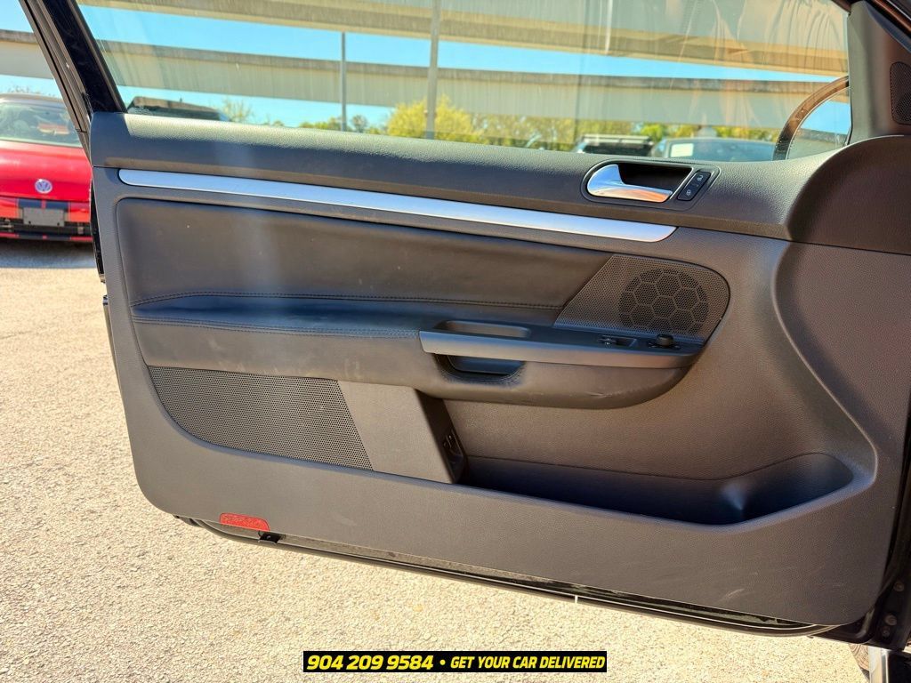 Used 2007 Volkswagen GTI 2-Door FWD image 17