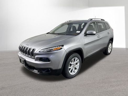 Used 2016 Jeep Cherokee Latitude w/ Cold Weather Group AWD/4WD image 24