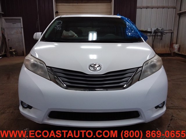 Used 2012 Toyota Sienna XLE w/ Entertainment Pkg FWD image 7