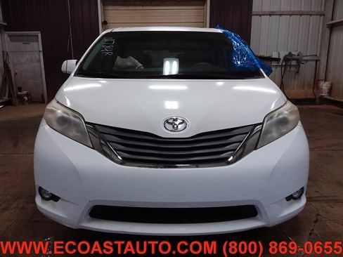 Used 2012 Toyota Sienna XLE w/ Entertainment Pkg image 7