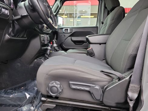 Used 2022 Jeep Wrangler Unlimited Sport image 16