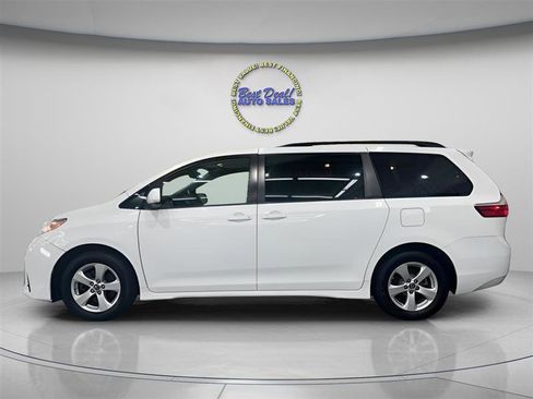 Used 2019 Toyota Sienna LE FWD image 4
