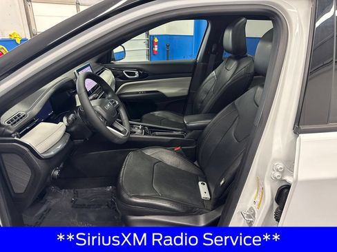 Used 2023 Jeep Compass Limited w/ Elite Group AWD/4WD image 9