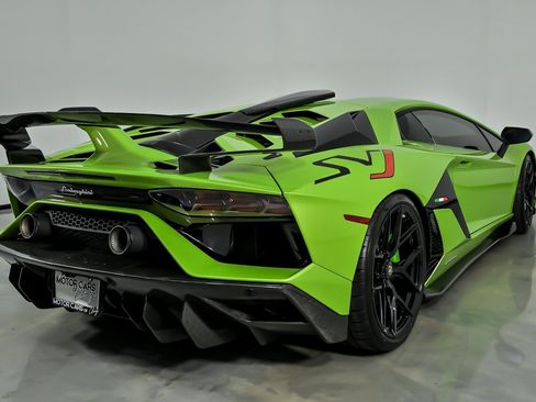 Used 2019 Lamborghini Aventador SVJ AWD/4WD image 13