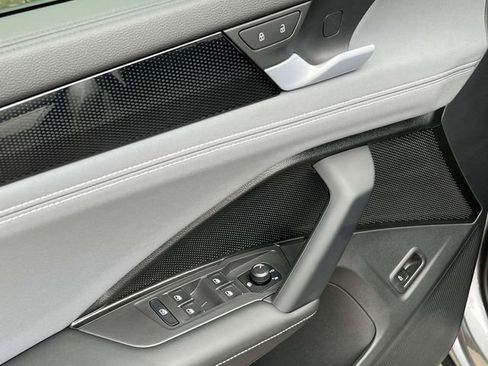 New 2026 Volkswagen Tiguan SE FWD image 10