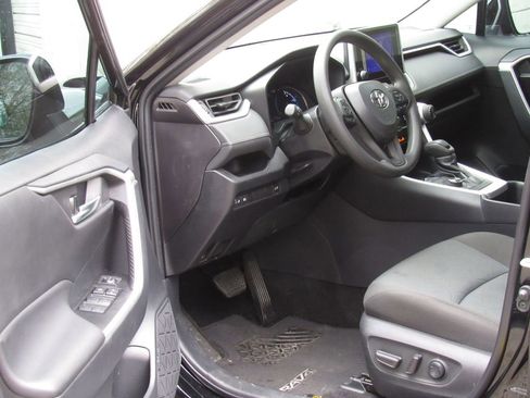 Used 2025 Toyota RAV4 XLE w/ Convenience Package AWD/4WD image 10