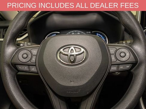 Used 2025 Toyota RAV4 XLE AWD/4WD image 17