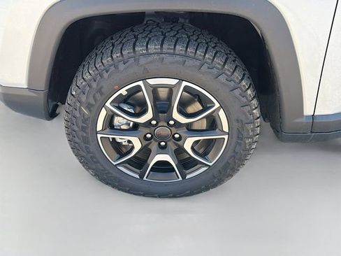 New 2026 Jeep Compass Trailhawk w/ Sun, Sound & Navigation Group AWD/4WD image 34