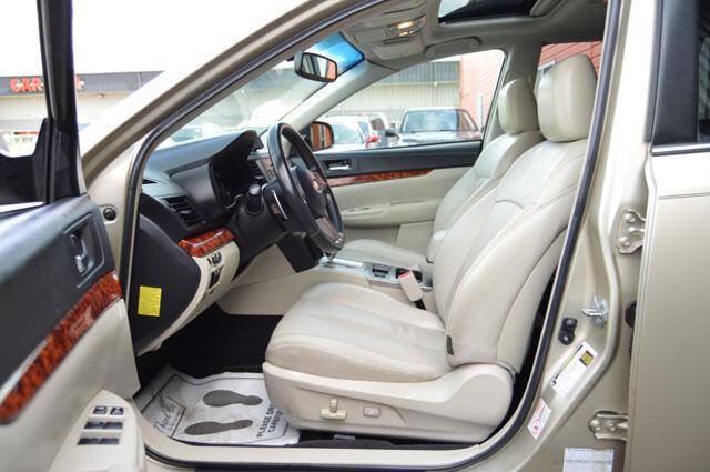 Used 2010 Subaru Outback 2.5i Limited AWD/4WD image 11