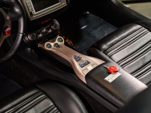 Used 2014 Ferrari California image 25