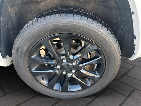 Used 2020 Jeep Grand Cherokee Altitude AWD/4WD image 22