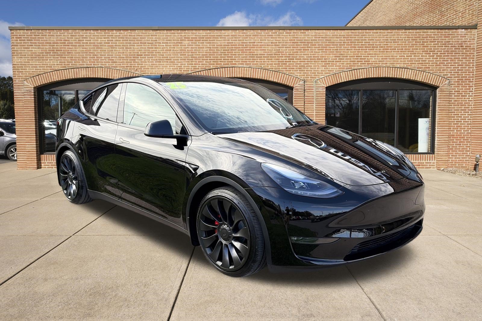 Used 2025 Tesla Model Y Performance AWD/4WD image 1