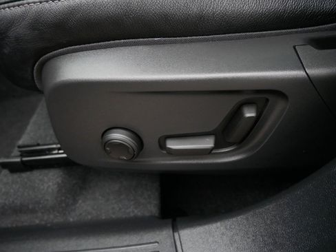 Certified 2023 Volvo XC40 B5 Ultimate w/ Protection Package Premier AWD/4WD image 16