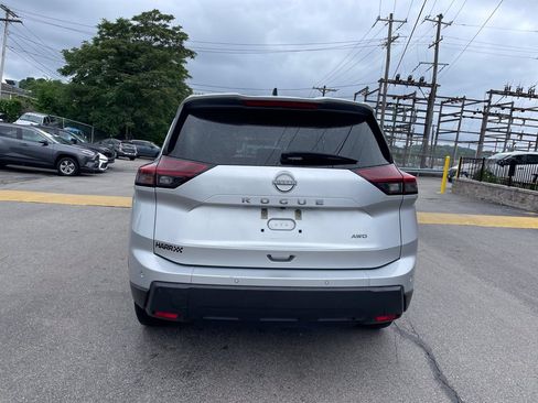 Used 2024 Nissan Rogue S AWD/4WD image 4