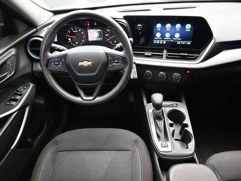 Used 2024 Chevrolet Trax LS w/ LS Convenience Package image 27