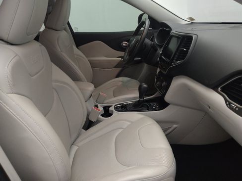 Used 2019 Jeep Cherokee Limited FWD image 21