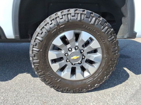 Used 2025 Chevrolet Silverado 2500 Custom w/ Custom Value Package AWD/4WD image 14
