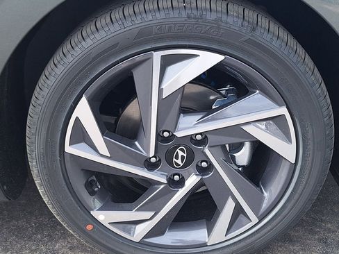New 2026 Hyundai Elantra Limited image 27