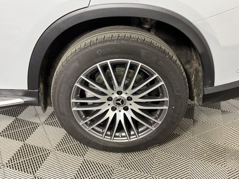 Used 2025 Mercedes-Benz GLC 300 4MATIC image 18