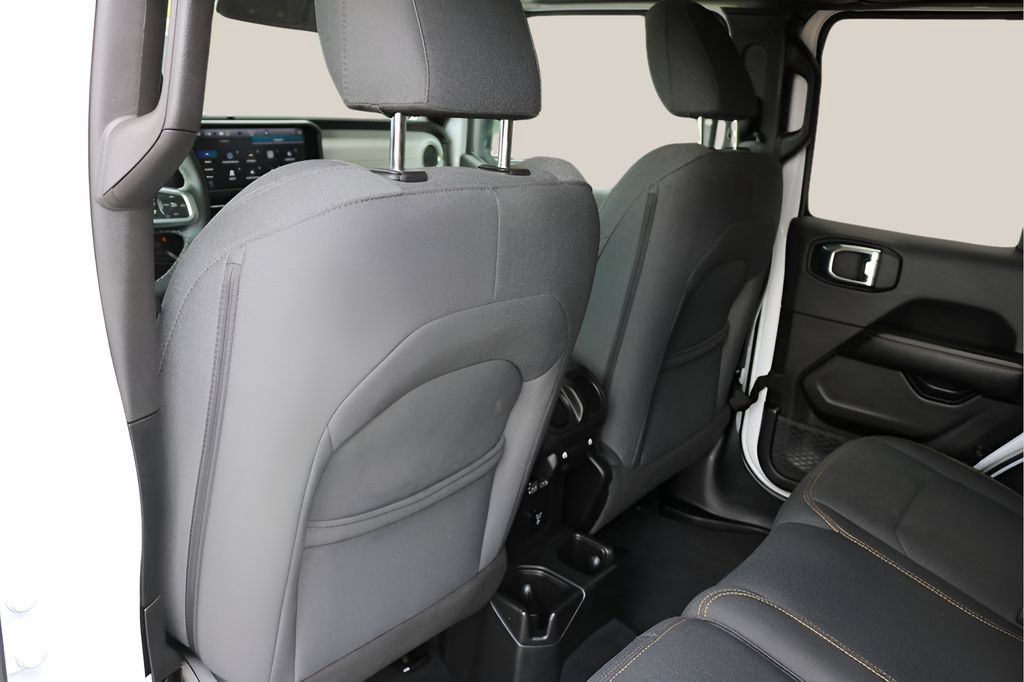 Used 2025 Jeep Wrangler Unlimited Sahara AWD/4WD image 14