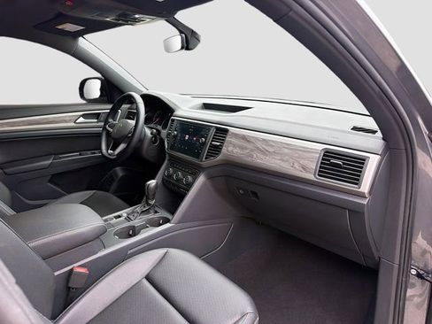 Used 2020 Volkswagen Atlas Cross Sport SE w/ Panoramic Sunroof Package FWD image 14