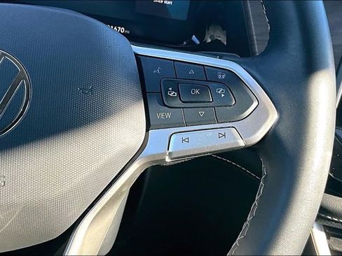 Used 2025 Volkswagen Atlas SE image 12