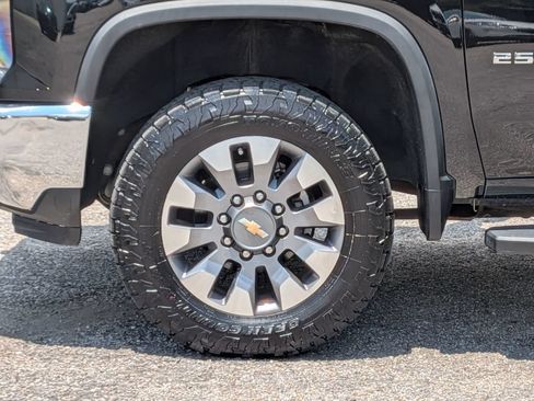 Used 2024 Chevrolet Silverado 2500 LT AWD/4WD image 12