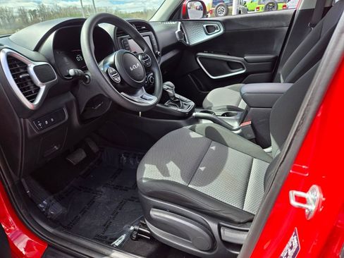 Used 2024 Kia Soul LX w/ Option Group 015 image 7