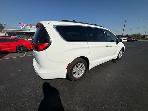 Used 2021 Chrysler Voyager Lxi image 3
