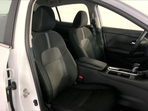 Used 2025 Nissan Sentra SV FWD image 7