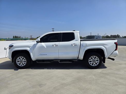 Used 2024 Toyota Tacoma SR5 AWD/4WD image 7