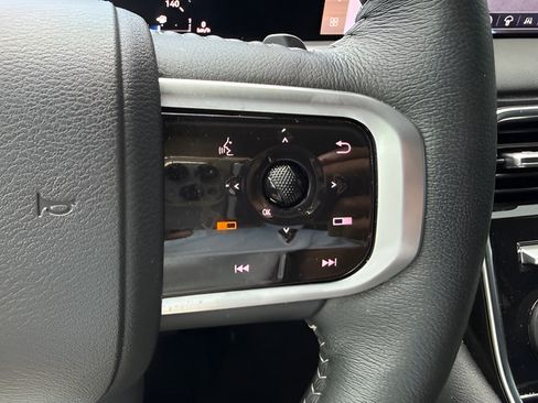 Used 2025 Nissan Armada SL w/ Captain's Chari Seat Package RWD image 20
