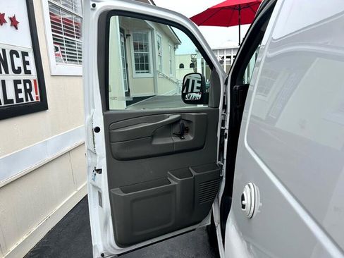 Used 2015 Chevrolet Express 2500 image 9