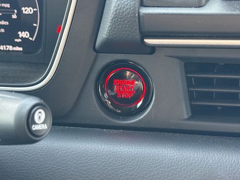 Used 2025 Honda Pilot Elite image 18