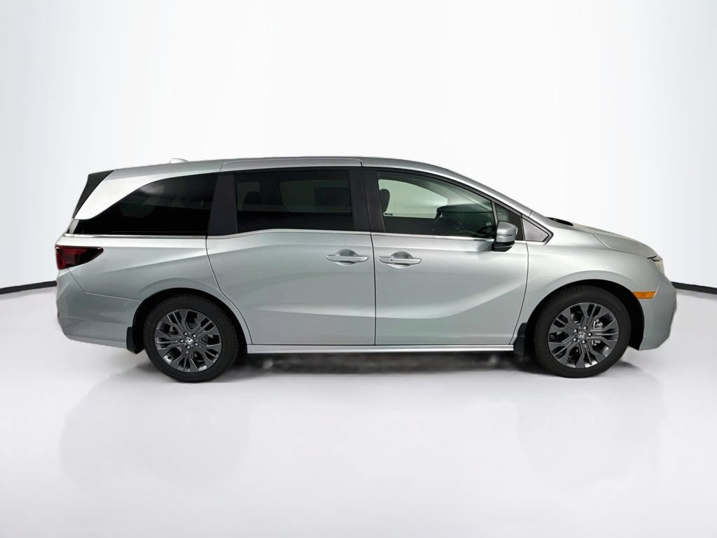 New 2026 Honda Odyssey Touring image 4