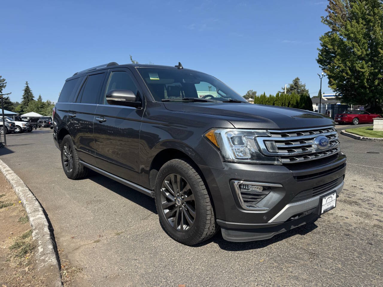 Used 2020 Ford Expedition Limited AWD/4WD image 2