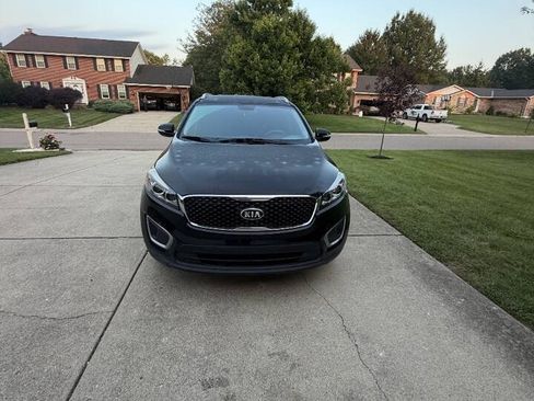 Used 2017 Kia Sorento FWD image 2