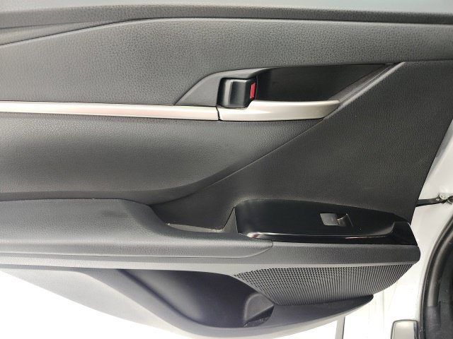 Used 2025 Toyota Camry SE w/ Convenience Package FWD image 9