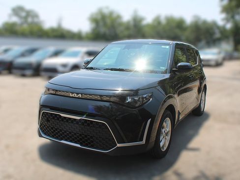Certified 2024 Kia Soul LX w/ Option Group 015 FWD image 17