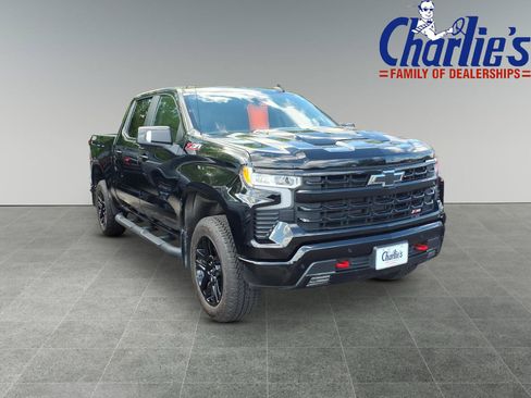 Used 2025 Chevrolet Silverado 1500 LT Trail Boss w/ LT Trail Boss Premium Package AWD/4WD image 3