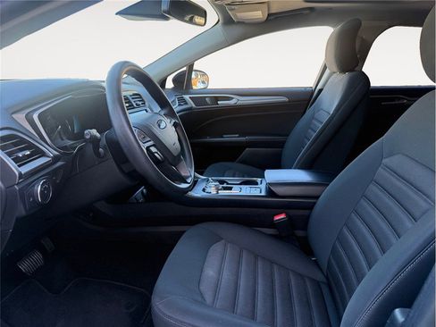 Used 2019 Ford Fusion SE FWD image 10
