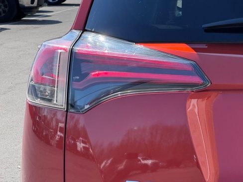 Used 2016 Toyota RAV4 LE AWD/4WD image 10