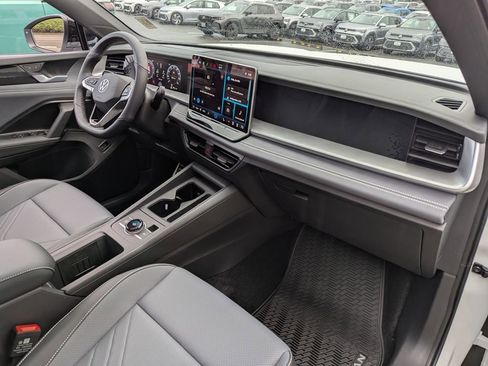 New 2026 Volkswagen Tiguan SE R-Line AWD/4WD image 35