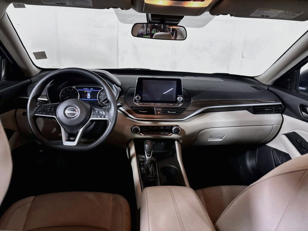 Used 2025 Nissan Altima 2.5 SV FWD image 12