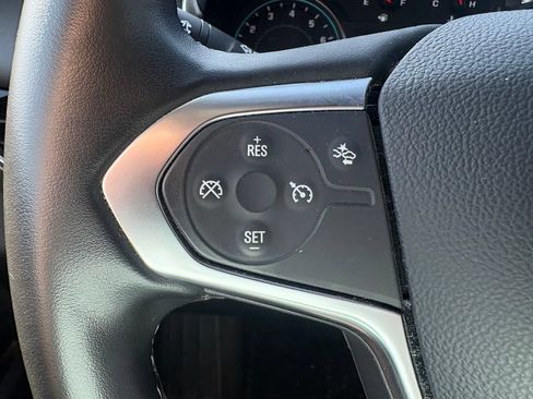 Used 2023 Chevrolet Traverse LT FWD image 16