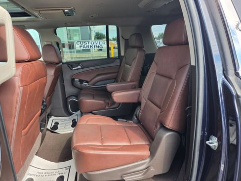 Used 2020 Chevrolet Suburban Premier AWD/4WD image 28