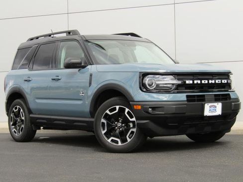 Certified 2023 Ford Bronco Sport Outer Banks w/ Tech Package AWD/4WD image 1