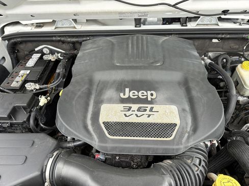 Used 2013 Jeep Wrangler Unlimited Sport image 31