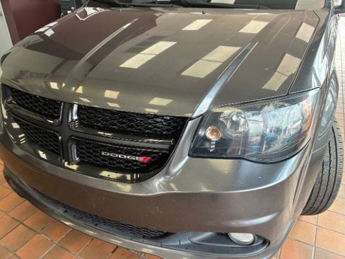 Used 2018 Dodge Grand Caravan SE image 9