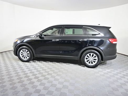 Used 2018 Kia Sorento FWD image 3